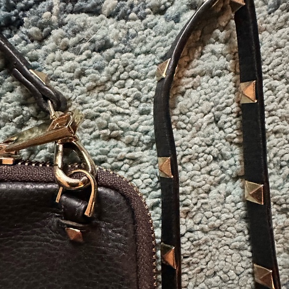 Bandolier Hailey XR iPhone case, expandable pouch and Sarah pyramid stud strap. - Picture 9 of 12